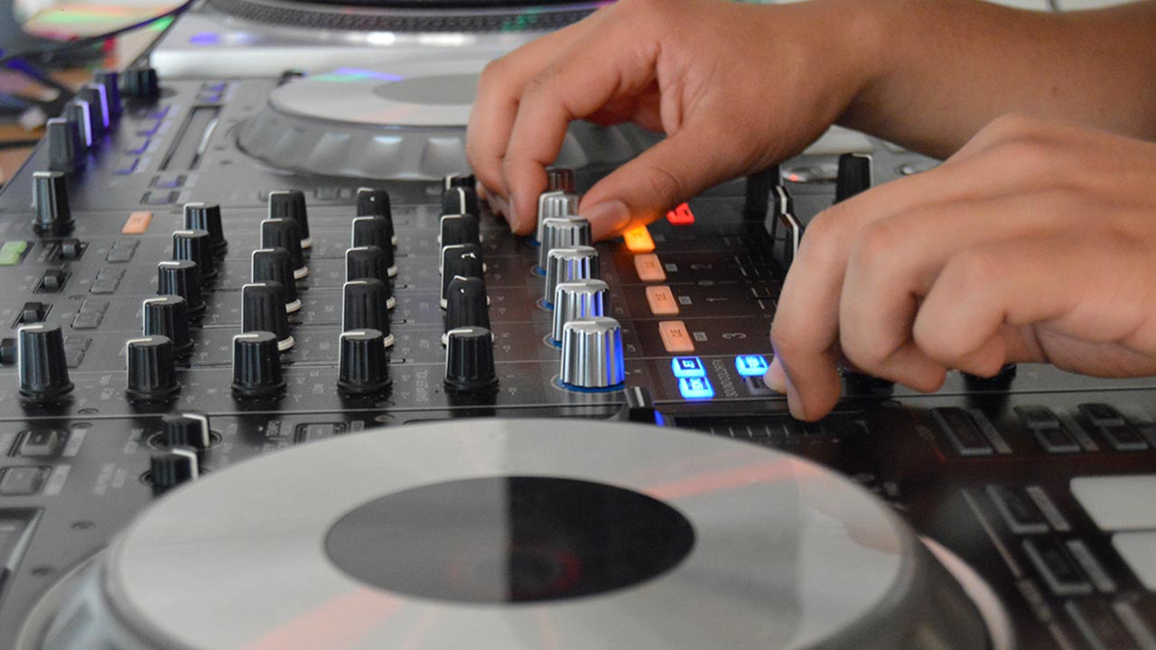 DJMixer